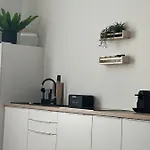 Modern Uj Lakas A Belvarosban Дебрецен