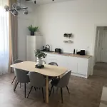 Modern Uj Lakas A Belvarosban Апартаменты