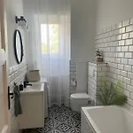 Modern Uj Lakas A Belvarosban Апартаменты *
